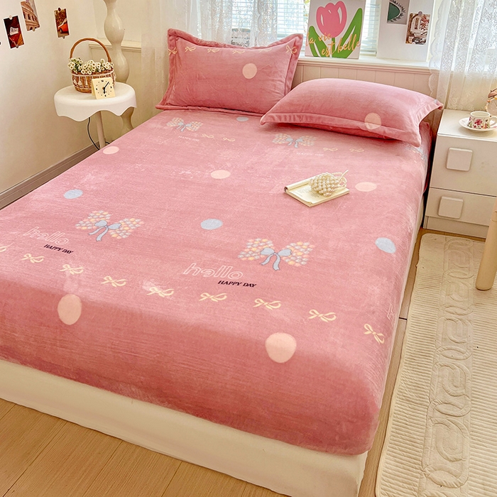 91家纺网 家纺一手货源 找家纺 富馨莱 2025新款牛奶绒印花床笠240克面料支持一件定制尺寸 花蝶粉