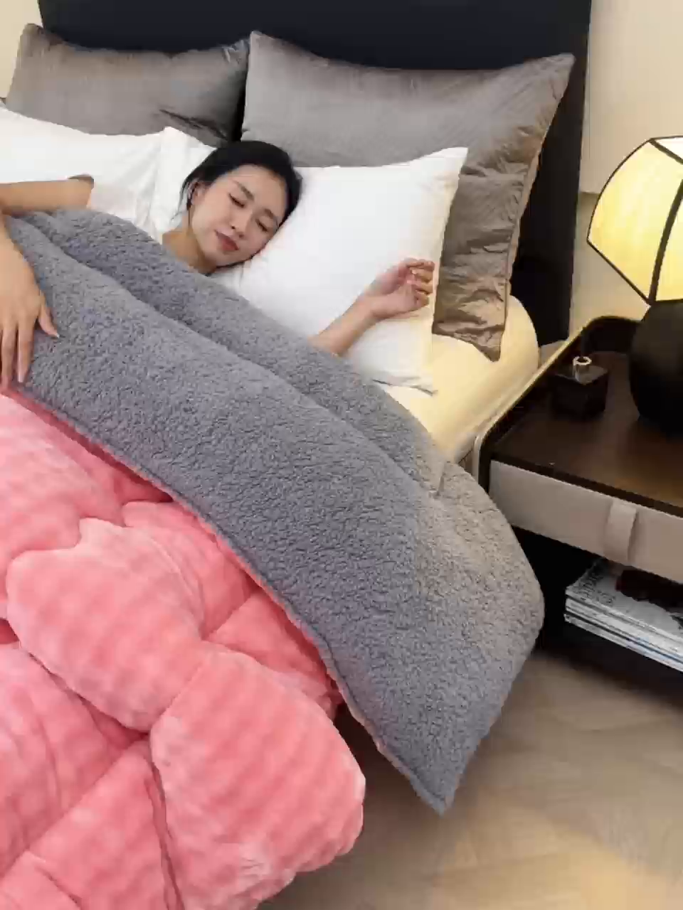 91家纺网 家纺一手货源 找家纺 金灵居 2025新款兔毛绒冬被兔毛被子被芯春秋被 兔兔绒被-豆沙粉