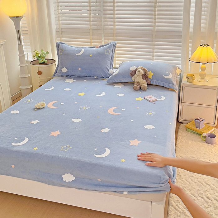 91家纺网 家纺一手货源 找家纺 富馨莱 2025新款牛奶绒印花床笠240克面料支持一件定制尺寸 梦幻星空