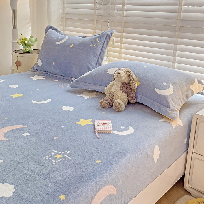 91家纺网 家纺一手货源 找家纺 富馨莱 2025新款牛奶绒印花床笠240克面料支持一件定制尺寸 梦幻星空