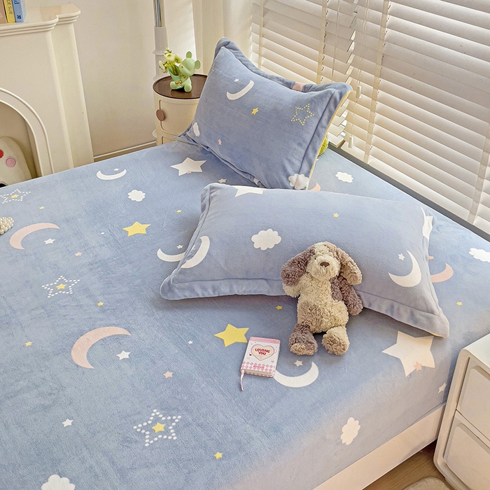 91家纺网 家纺一手货源 找家纺 富馨莱 2025新款牛奶绒印花床笠240克面料支持一件定制尺寸 梦幻星空