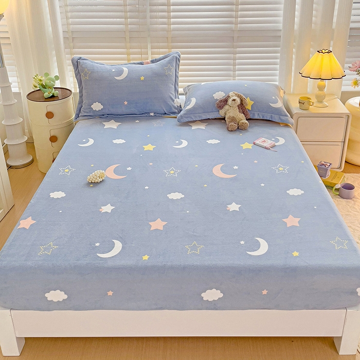 91家纺网 家纺一手货源 找家纺 富馨莱 2025新款牛奶绒印花床笠240克面料支持一件定制尺寸 梦幻星空