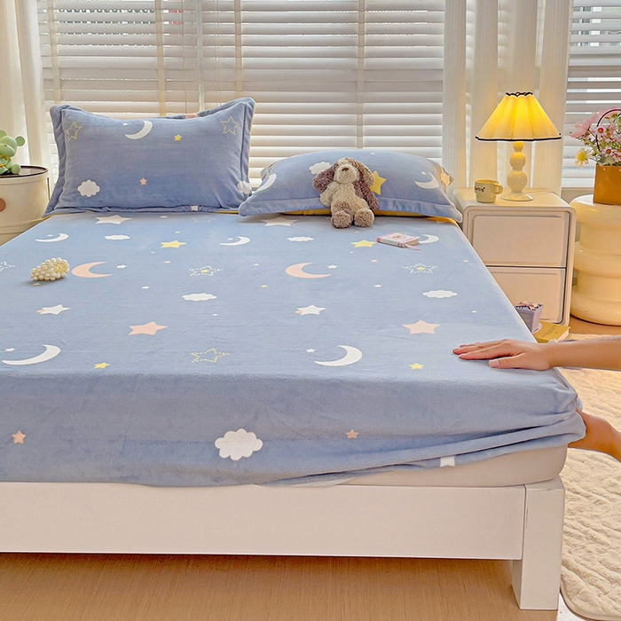 91家纺网 家纺一手货源 找家纺 富馨莱 2025新款牛奶绒印花床笠240克面料支持一件定制尺寸 梦幻星空