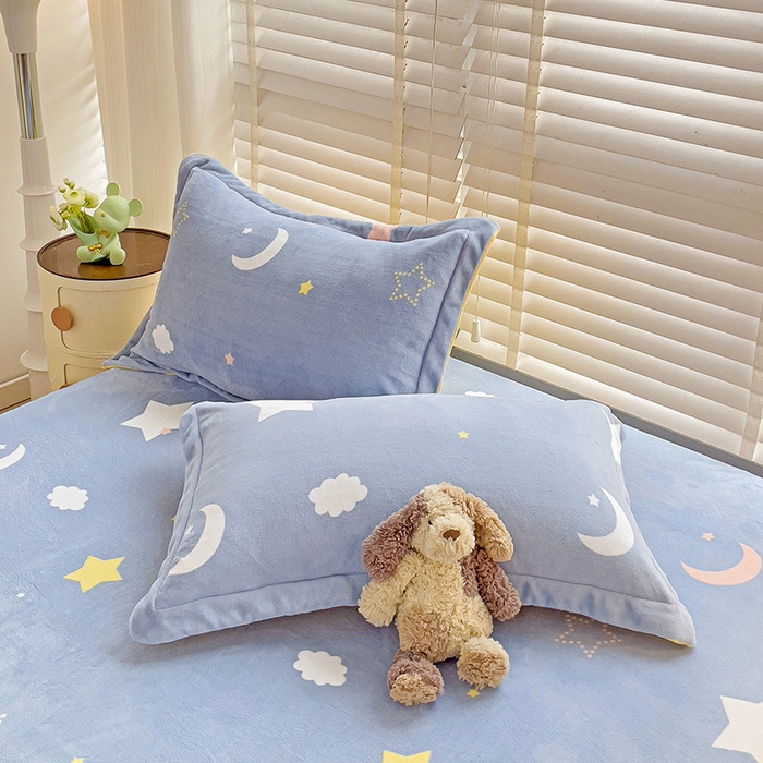 91家纺网 家纺一手货源 找家纺 富馨莱 2025新款牛奶绒印花床笠240克面料支持一件定制尺寸 梦幻星空