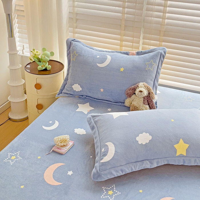 91家纺网 家纺一手货源 找家纺 富馨莱 2025新款牛奶绒印花床笠240克面料支持一件定制尺寸 梦幻星空