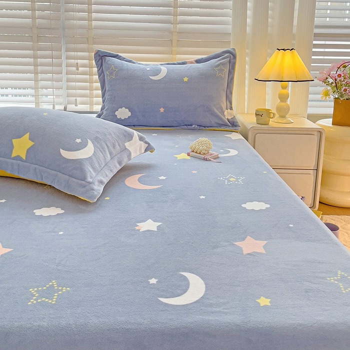 91家纺网 家纺一手货源 找家纺 富馨莱 2025新款牛奶绒印花床笠240克面料支持一件定制尺寸 梦幻星空