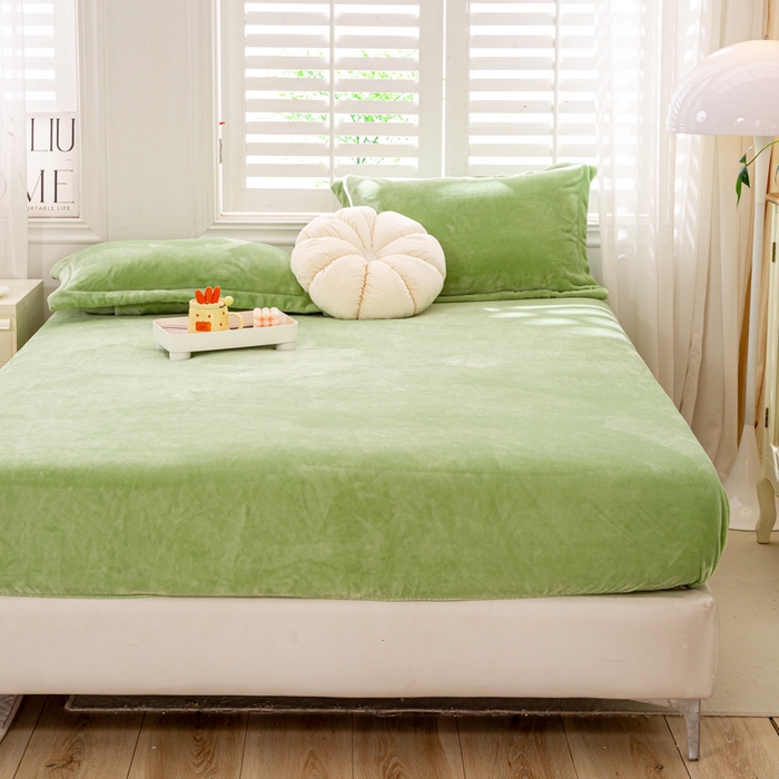 91家纺网 家纺一手货源 找家纺 富馨莱 2025新款牛奶绒印花床笠240克面料支持一件定制尺寸 绒果绿