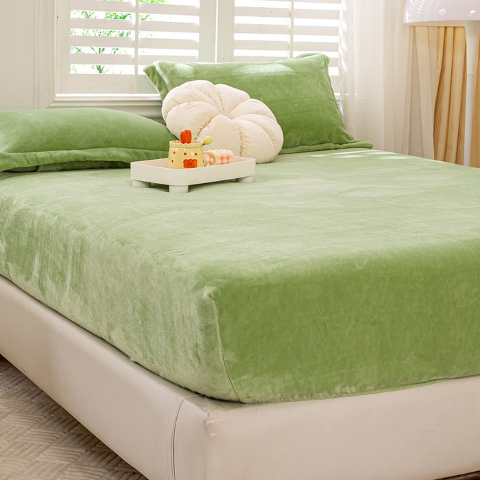 91家纺网 家纺一手货源 找家纺 富馨莱 2025新款牛奶绒印花床笠240克面料支持一件定制尺寸 绒果绿