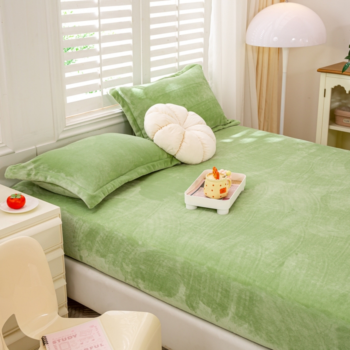 91家纺网 家纺一手货源 找家纺 富馨莱 2025新款牛奶绒印花床笠240克面料支持一件定制尺寸 绒果绿