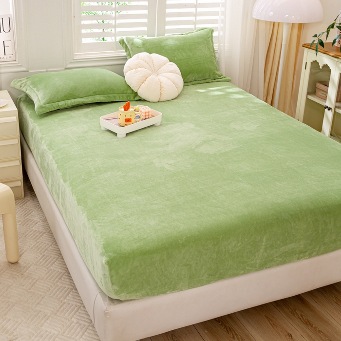 91家纺网 家纺一手货源 找家纺 富馨莱 2025新款牛奶绒印花床笠240克面料支持一件定制尺寸 绒果绿