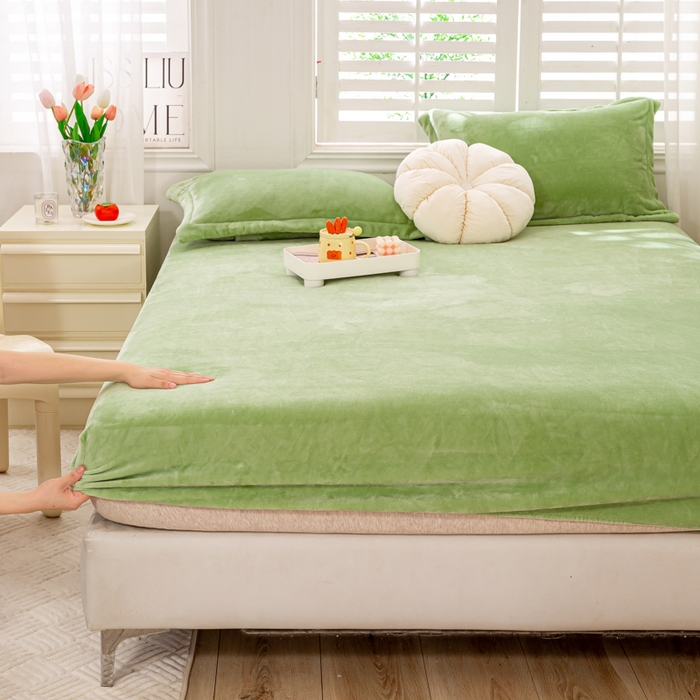 91家纺网 家纺一手货源 找家纺 富馨莱 2025新款牛奶绒印花床笠240克面料支持一件定制尺寸 绒果绿