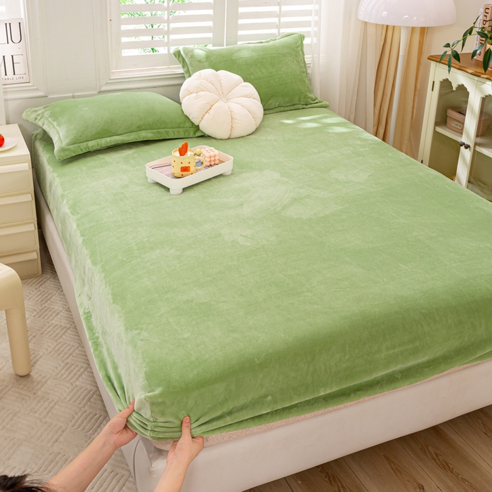 91家纺网 家纺一手货源 找家纺 富馨莱 2025新款牛奶绒印花床笠240克面料支持一件定制尺寸 绒果绿