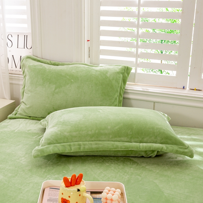 91家纺网 家纺一手货源 找家纺 富馨莱 2025新款牛奶绒印花床笠240克面料支持一件定制尺寸 绒果绿