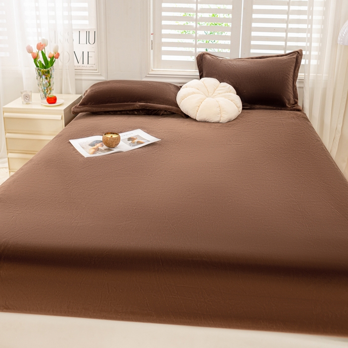 91家纺网 家纺一手货源 找家纺 富馨莱 2025新款牛奶绒印花床笠240克面料支持一件定制尺寸 绒摩卡色