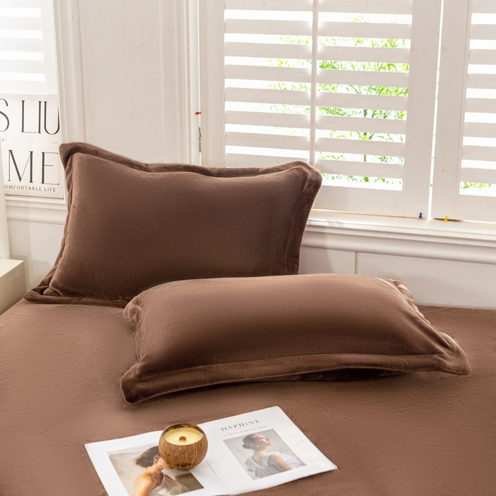 91家纺网 家纺一手货源 找家纺 富馨莱 2025新款牛奶绒印花床笠240克面料支持一件定制尺寸 绒摩卡色