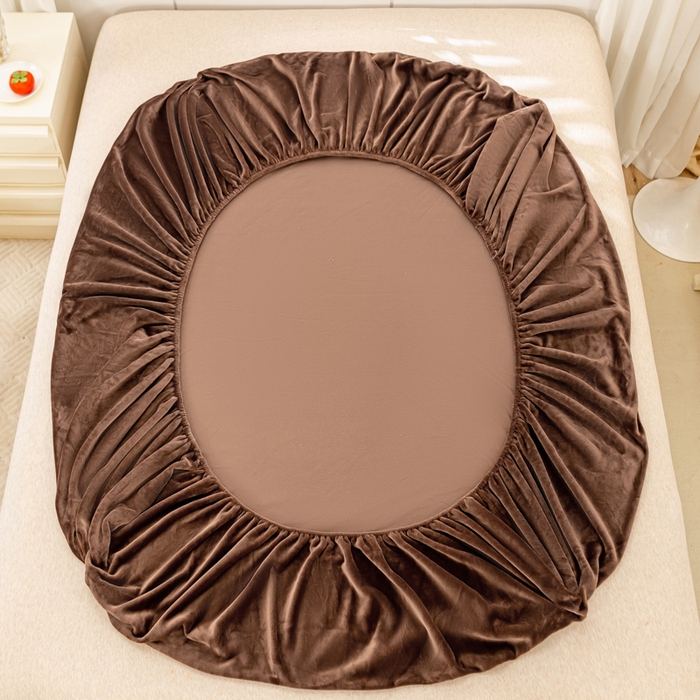 91家纺网 家纺一手货源 找家纺 富馨莱 2025新款牛奶绒印花床笠240克面料支持一件定制尺寸 绒摩卡色