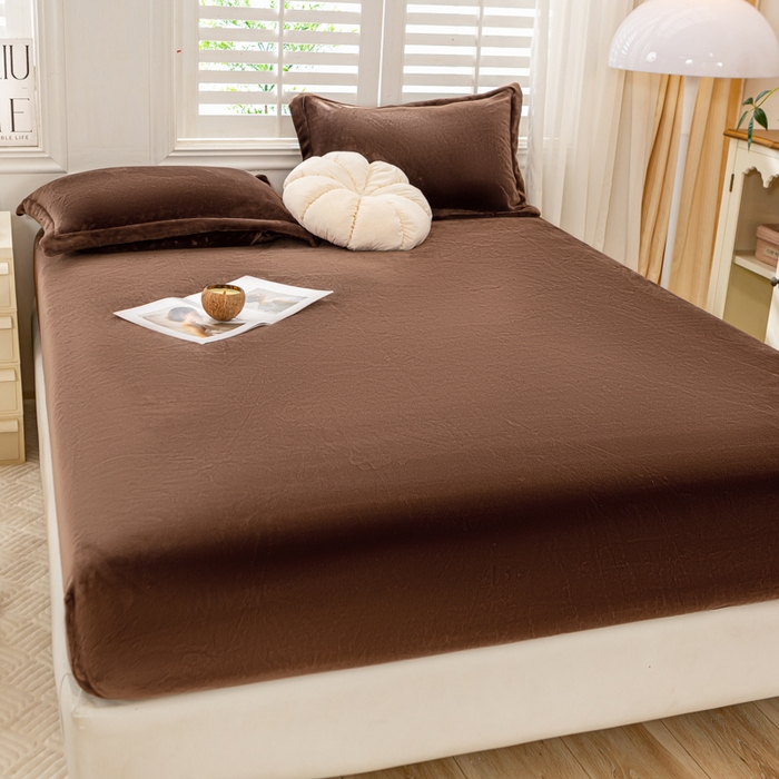 91家纺网 家纺一手货源 找家纺 富馨莱 2025新款牛奶绒印花床笠240克面料支持一件定制尺寸 绒摩卡色