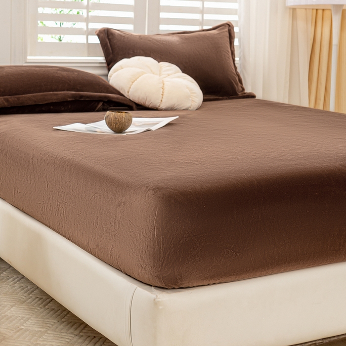 91家纺网 家纺一手货源 找家纺 富馨莱 2025新款牛奶绒印花床笠240克面料支持一件定制尺寸 绒摩卡色