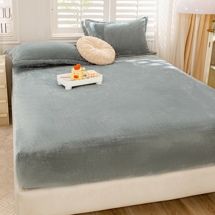 91家纺网 家纺一手货源 找家纺 富馨莱 2025新款牛奶绒印花床笠240克面料支持一件定制尺寸 绒浅灰