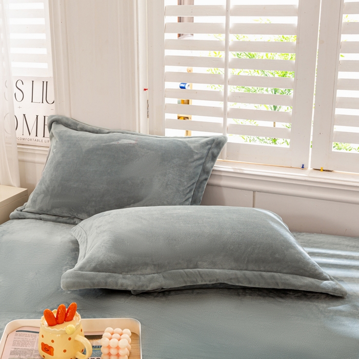 91家纺网 家纺一手货源 找家纺 富馨莱 2025新款牛奶绒印花床笠240克面料支持一件定制尺寸 绒浅灰