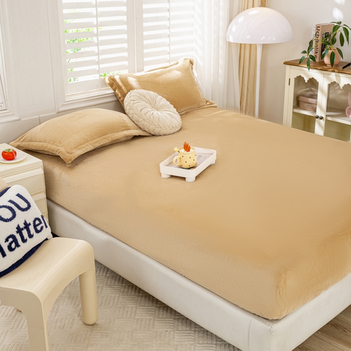 91家纺网 家纺一手货源 找家纺 富馨莱 2025新款牛奶绒印花床笠240克面料支持一件定制尺寸 绒香槟金