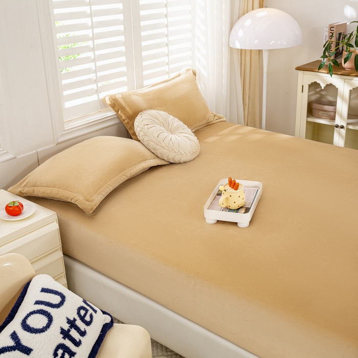 91家纺网 家纺一手货源 找家纺 富馨莱 2025新款牛奶绒印花床笠240克面料支持一件定制尺寸 绒香槟金