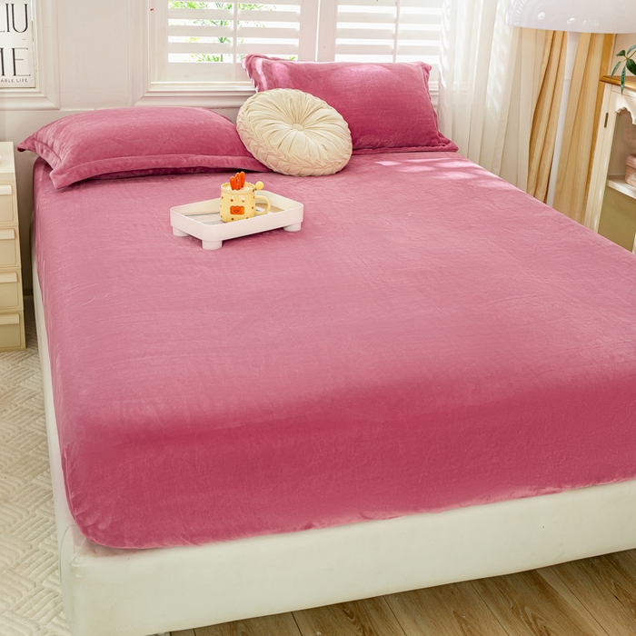 91家纺网 家纺一手货源 找家纺 富馨莱 2025新款牛奶绒印花床笠240克面料支持一件定制尺寸 绒胭脂红