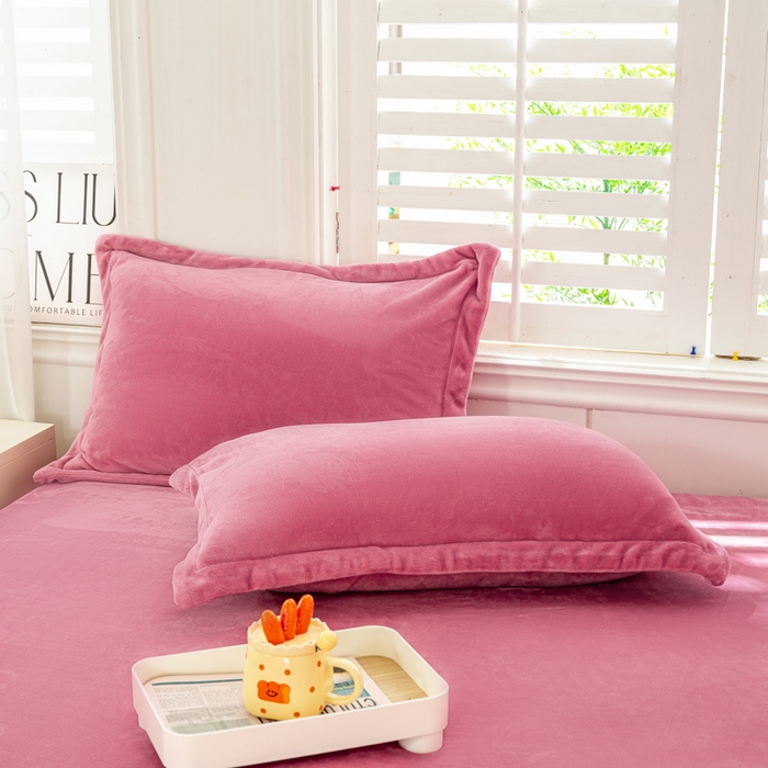 91家纺网 家纺一手货源 找家纺 富馨莱 2025新款牛奶绒印花床笠240克面料支持一件定制尺寸 绒胭脂红