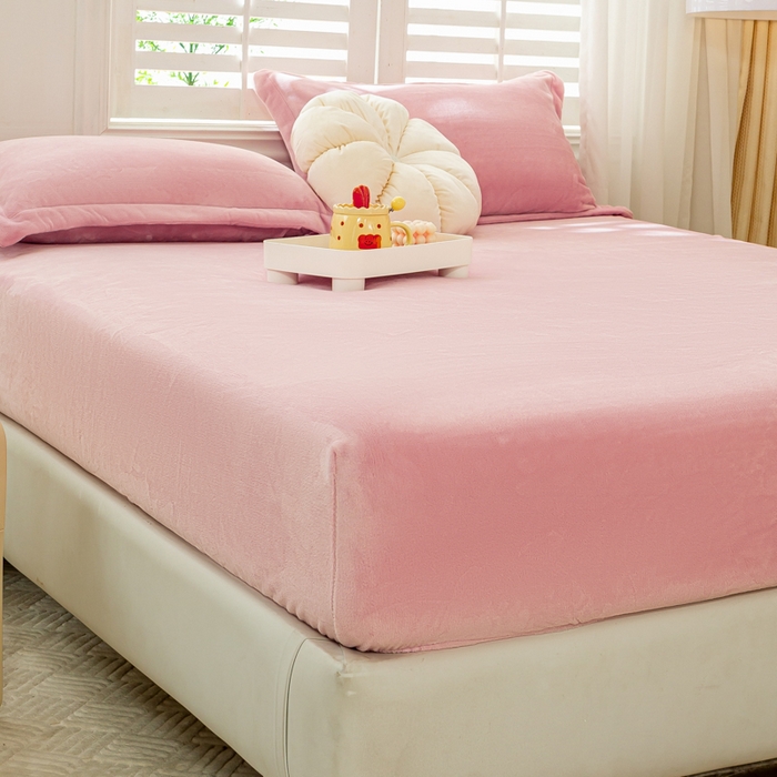 91家纺网 家纺一手货源 找家纺 富馨莱 2025新款牛奶绒印花床笠240克面料支持一件定制尺寸 绒樱花粉