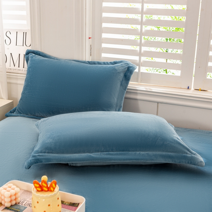 91家纺网 家纺一手货源 找家纺 富馨莱 2025新款牛奶绒印花床笠240克面料支持一件定制尺寸 绒月亮蓝