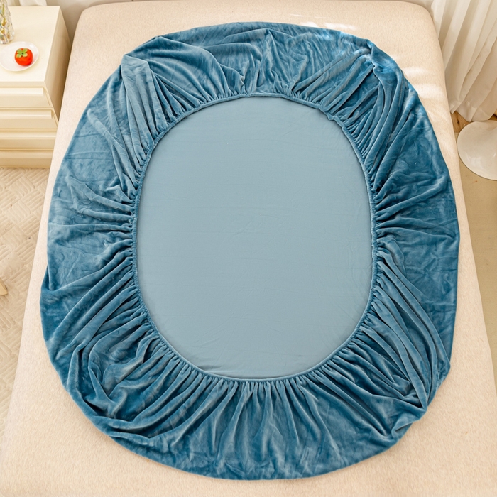 91家纺网 家纺一手货源 找家纺 富馨莱 2025新款牛奶绒印花床笠240克面料支持一件定制尺寸 绒月亮蓝