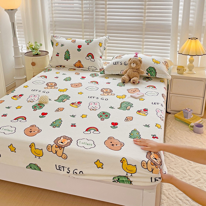 91家纺网 家纺一手货源 找家纺 富馨莱 2025新款牛奶绒印花床笠240克面料支持一件定制尺寸 森林派对