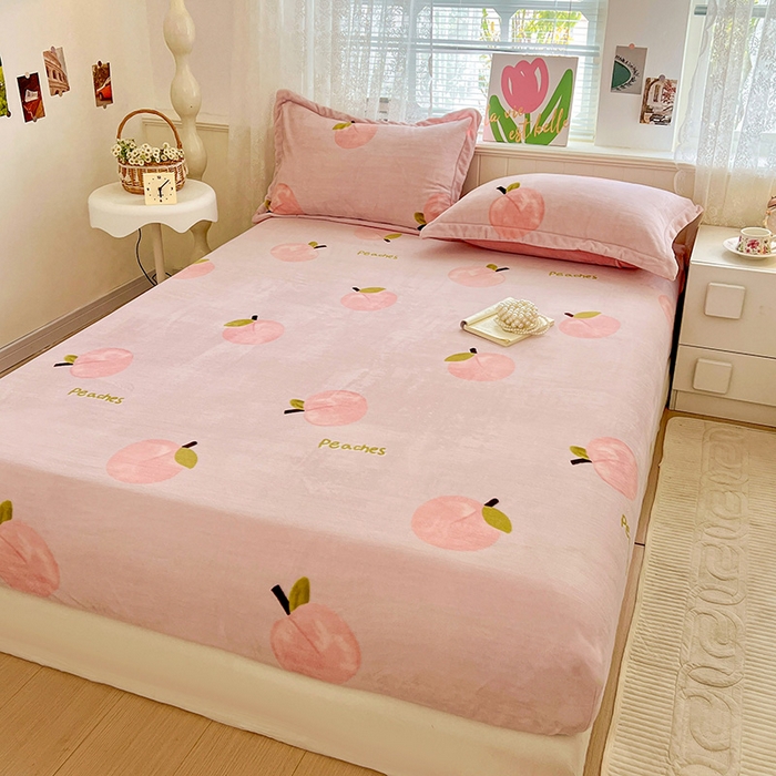 91家纺网 家纺一手货源 找家纺 富馨莱 2025新款牛奶绒印花床笠240克面料支持一件定制尺寸 水蜜桃