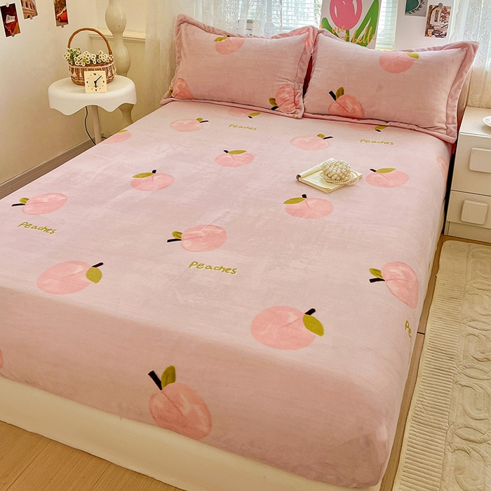 91家纺网 家纺一手货源 找家纺 富馨莱 2025新款牛奶绒印花床笠240克面料支持一件定制尺寸 水蜜桃