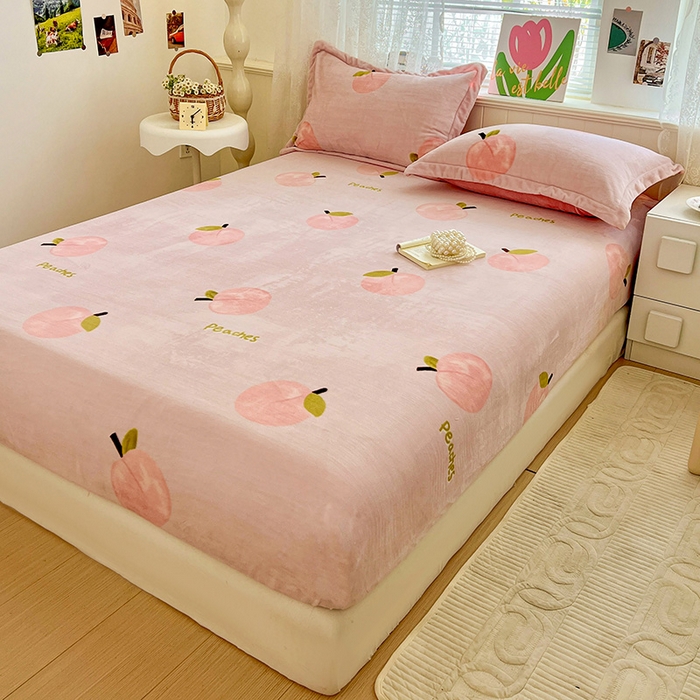 91家纺网 家纺一手货源 找家纺 富馨莱 2025新款牛奶绒印花床笠240克面料支持一件定制尺寸 水蜜桃