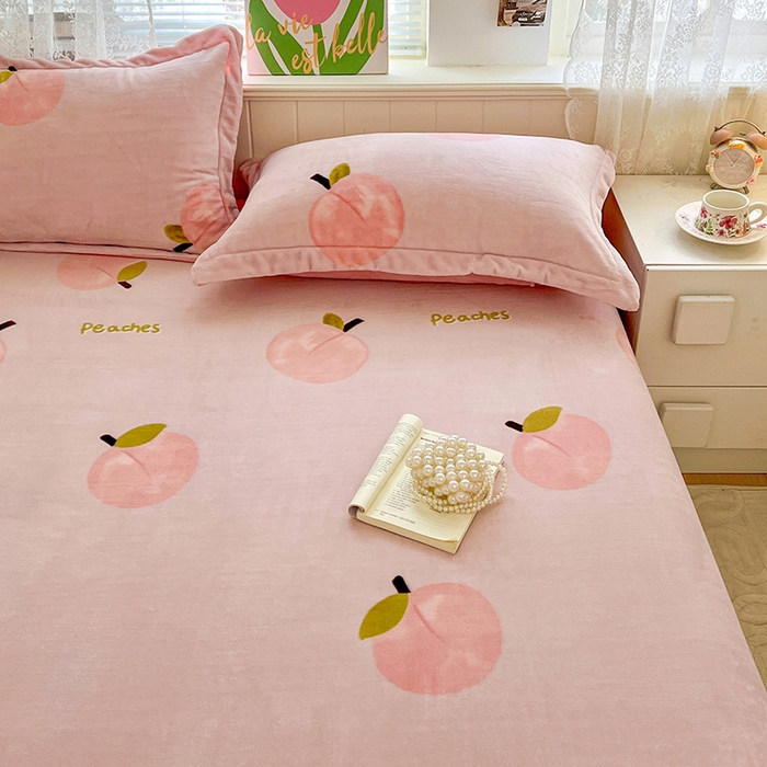 91家纺网 家纺一手货源 找家纺 富馨莱 2025新款牛奶绒印花床笠240克面料支持一件定制尺寸 水蜜桃