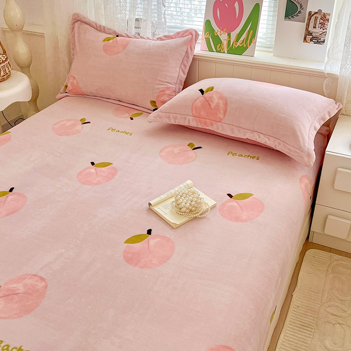 91家纺网 家纺一手货源 找家纺 富馨莱 2025新款牛奶绒印花床笠240克面料支持一件定制尺寸 水蜜桃