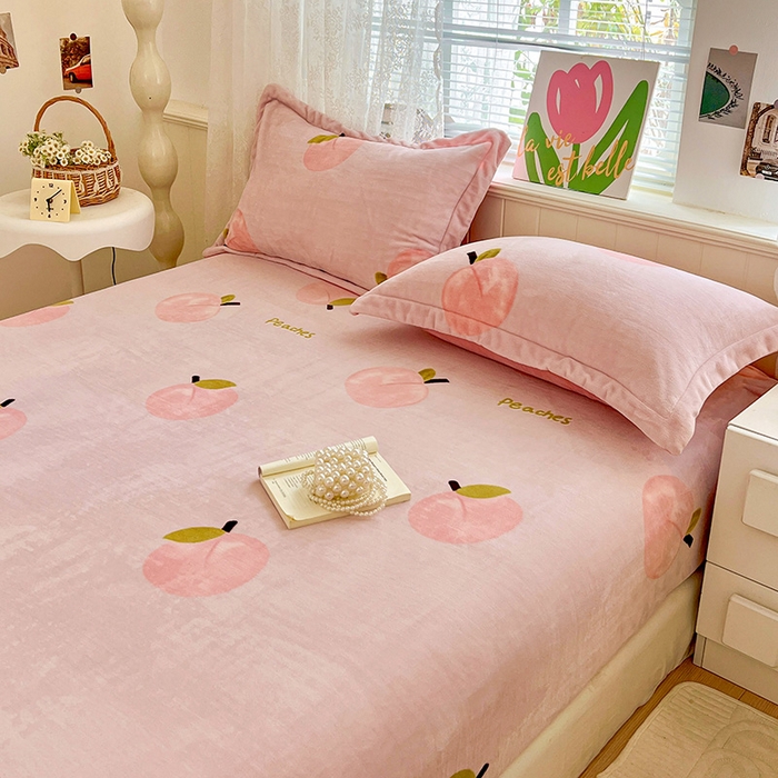 91家纺网 家纺一手货源 找家纺 富馨莱 2025新款牛奶绒印花床笠240克面料支持一件定制尺寸 水蜜桃