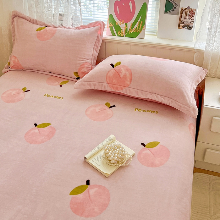 91家纺网 家纺一手货源 找家纺 富馨莱 2025新款牛奶绒印花床笠240克面料支持一件定制尺寸 水蜜桃