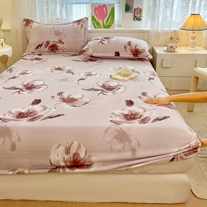 91家纺网 家纺一手货源 找家纺 富馨莱 2025新款牛奶绒印花床笠240克面料支持一件定制尺寸 水墨花开