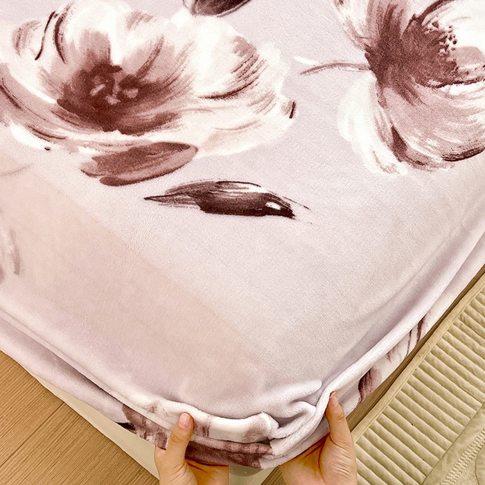 91家纺网 家纺一手货源 找家纺 富馨莱 2025新款牛奶绒印花床笠240克面料支持一件定制尺寸 水墨花开