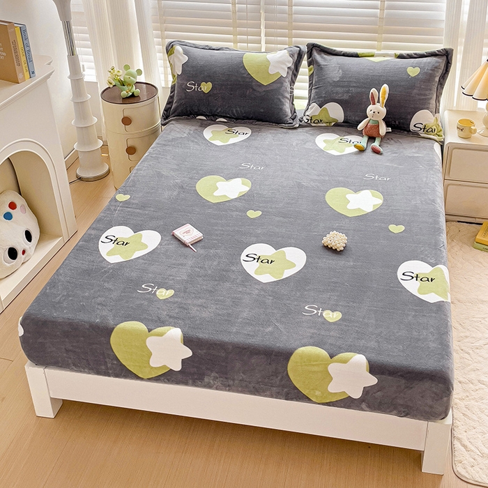 91家纺网 家纺一手货源 找家纺 富馨莱 2025新款牛奶绒印花床笠240克面料支持一件定制尺寸 心星相印