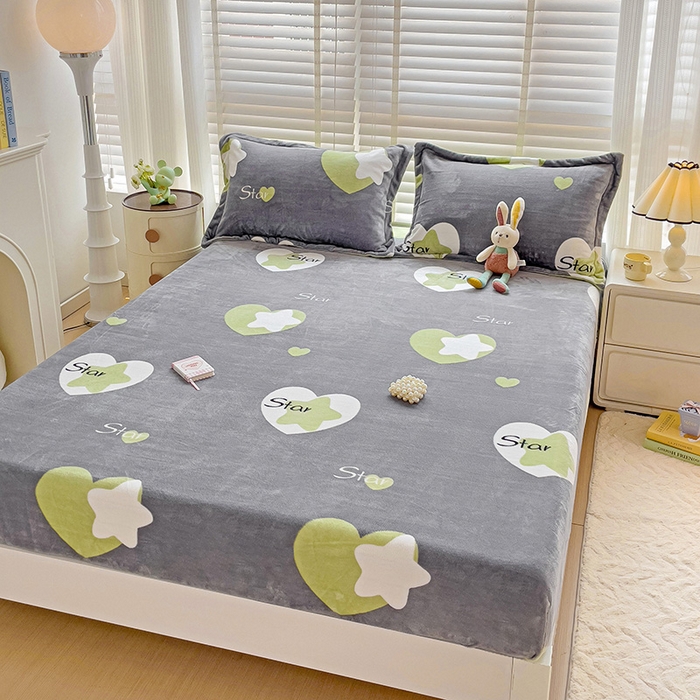 91家纺网 家纺一手货源 找家纺 富馨莱 2025新款牛奶绒印花床笠240克面料支持一件定制尺寸 心星相印