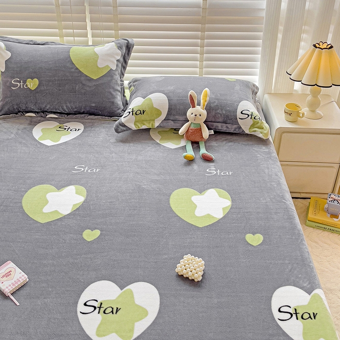 91家纺网 家纺一手货源 找家纺 富馨莱 2025新款牛奶绒印花床笠240克面料支持一件定制尺寸 心星相印