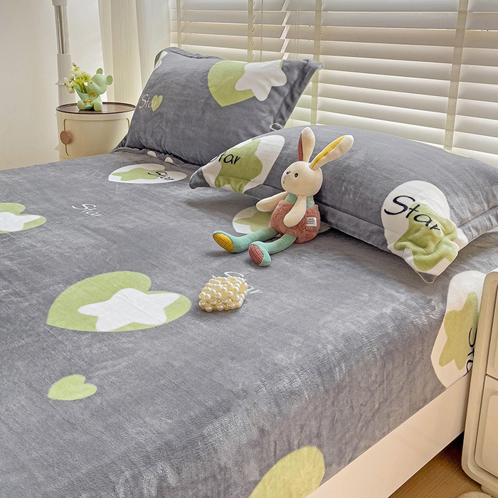 91家纺网 家纺一手货源 找家纺 富馨莱 2025新款牛奶绒印花床笠240克面料支持一件定制尺寸 心星相印