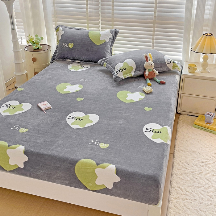 91家纺网 家纺一手货源 找家纺 富馨莱 2025新款牛奶绒印花床笠240克面料支持一件定制尺寸 心星相印