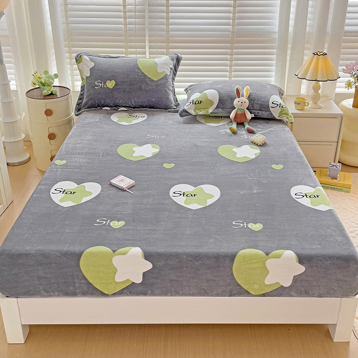 91家纺网 家纺一手货源 找家纺 富馨莱 2025新款牛奶绒印花床笠240克面料支持一件定制尺寸 心星相印