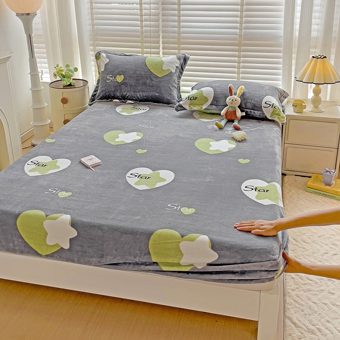 91家纺网 家纺一手货源 找家纺 富馨莱 2025新款牛奶绒印花床笠240克面料支持一件定制尺寸 心星相印