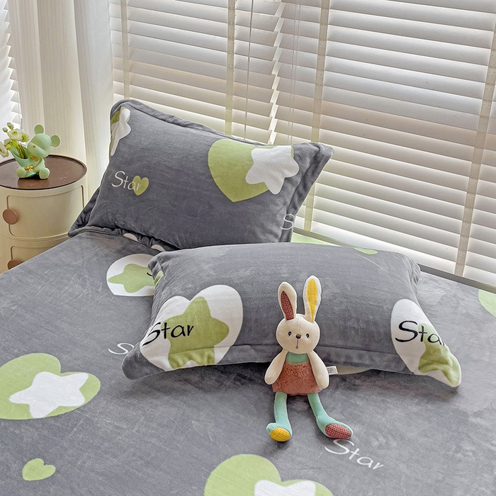 91家纺网 家纺一手货源 找家纺 富馨莱 2025新款牛奶绒印花床笠240克面料支持一件定制尺寸 心星相印