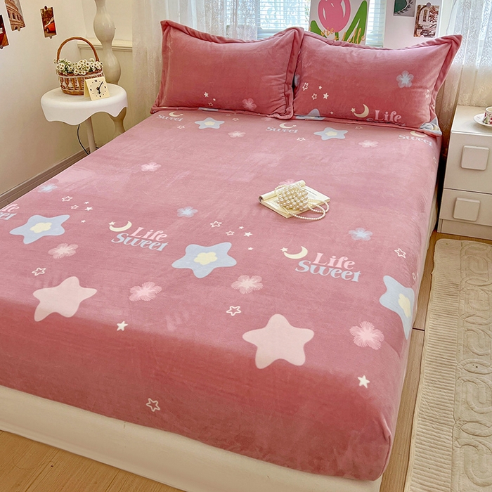 91家纺网 家纺一手货源 找家纺 富馨莱 2025新款牛奶绒印花床笠240克面料支持一件定制尺寸 星光闪闪